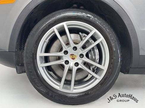 Used 2023 Porsche Cayenne AWD/4WD image 37