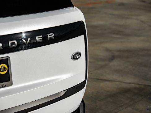 Used 2023 Land Rover Range Rover Long Wheelbase Autobiography image 30