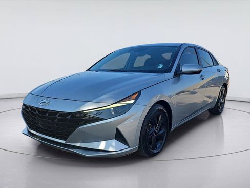 Used 2022 Hyundai Elantra SEL w/ Cargo Package FWD image 1