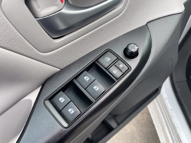 Used 2017 Toyota Sienna LE AWD/4WD image 21