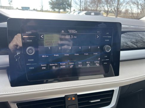 Certified 2025 Volkswagen Taos SE w/ Panoramic Sunroof Package image 22