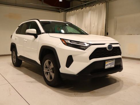 Used 2024 Toyota RAV4 LE image 5