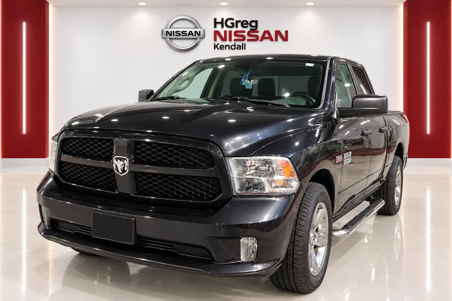 Used 2017 RAM 1500 Express AWD/4WD image 3