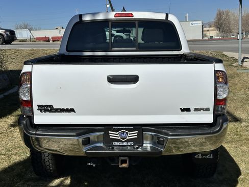 Used 2015 Toyota Tacoma w/ SR5 Package image 8