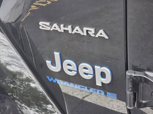 Used 2023 Jeep Wrangler Sahara w/ Cold Weather Group image 7