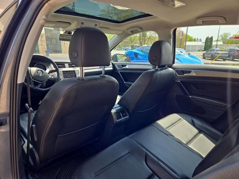 Used 2017 Volkswagen Golf S FWD image 18