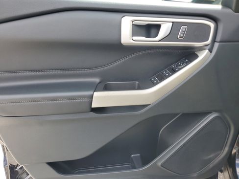Used 2023 Ford Explorer XLT image 29