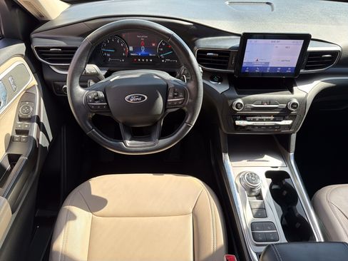 Used 2020 Ford Explorer XLT w/ Equipment Group 202A RWD image 19