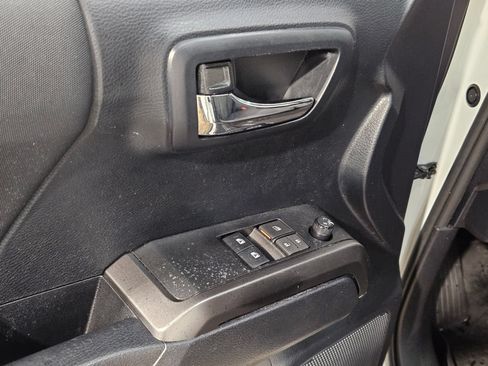 Used 2019 Toyota Tacoma TRD Sport AWD/4WD image 21