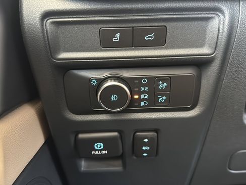 Used 2022 Ford Expedition XLT AWD/4WD image 32