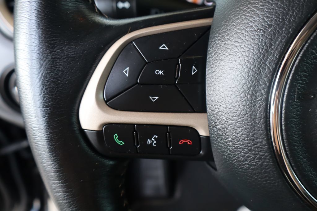 Used 2017 Jeep Renegade Limited FWD image 19