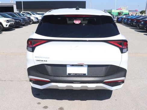 Used 2025 Kia Sportage EX image 4