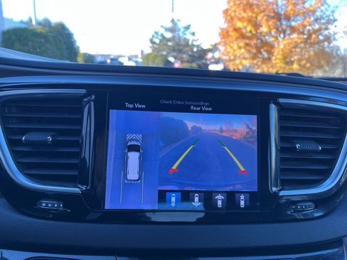 Used 2017 Chrysler Pacifica Touring-L Plus w/ Advanced Safetytec Group image 14