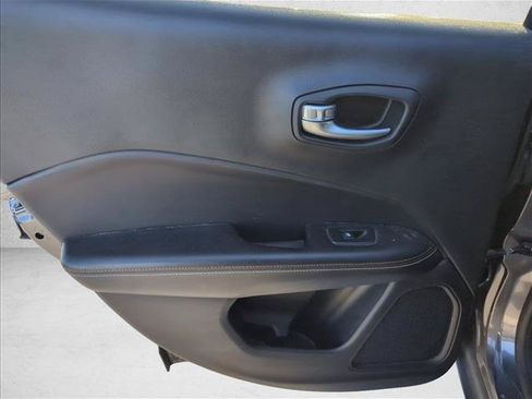 Used 2018 Jeep Compass Latitude w/ Safe & Security Group FWD image 10