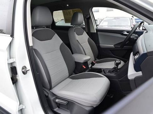 Used 2023 Volkswagen Taos SE w/ Panoramic Sunroof Package image 19