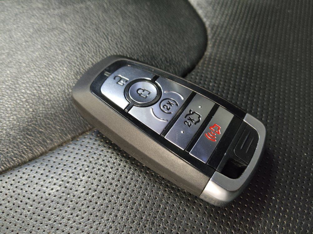 Used 2019 Ford Edge Titanium w/ Equipment Group 301A FWD image 32