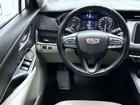 Used 2020 Cadillac XT4 Premium Luxury image 12