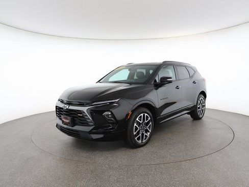 Used 2025 Chevrolet Blazer RS image 2