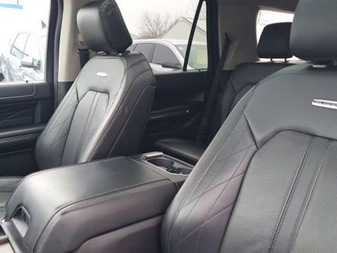 Used 2018 Ford Expedition Platinum image 12