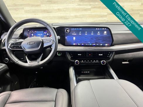Used 2025 Chevrolet Suburban Z71 w/ Comfort Package AWD/4WD image 2