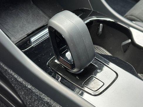 Used 2022 Volvo XC40 P8 Recharge Plus image 20