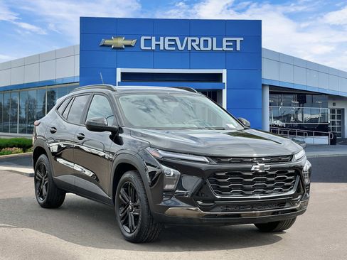 Certified 2025 Chevrolet Trax ACTIV w/ Sunroof Package FWD image 6