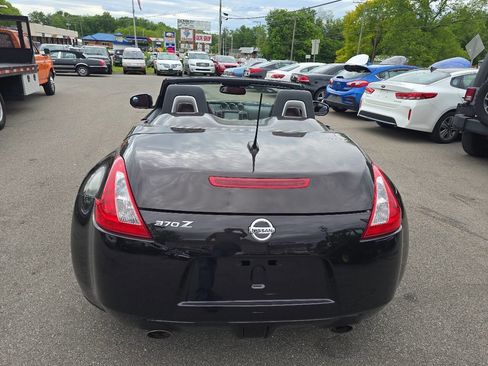 Used 2010 Nissan 370Z Touring w/ Sport Pkg RWD image 5