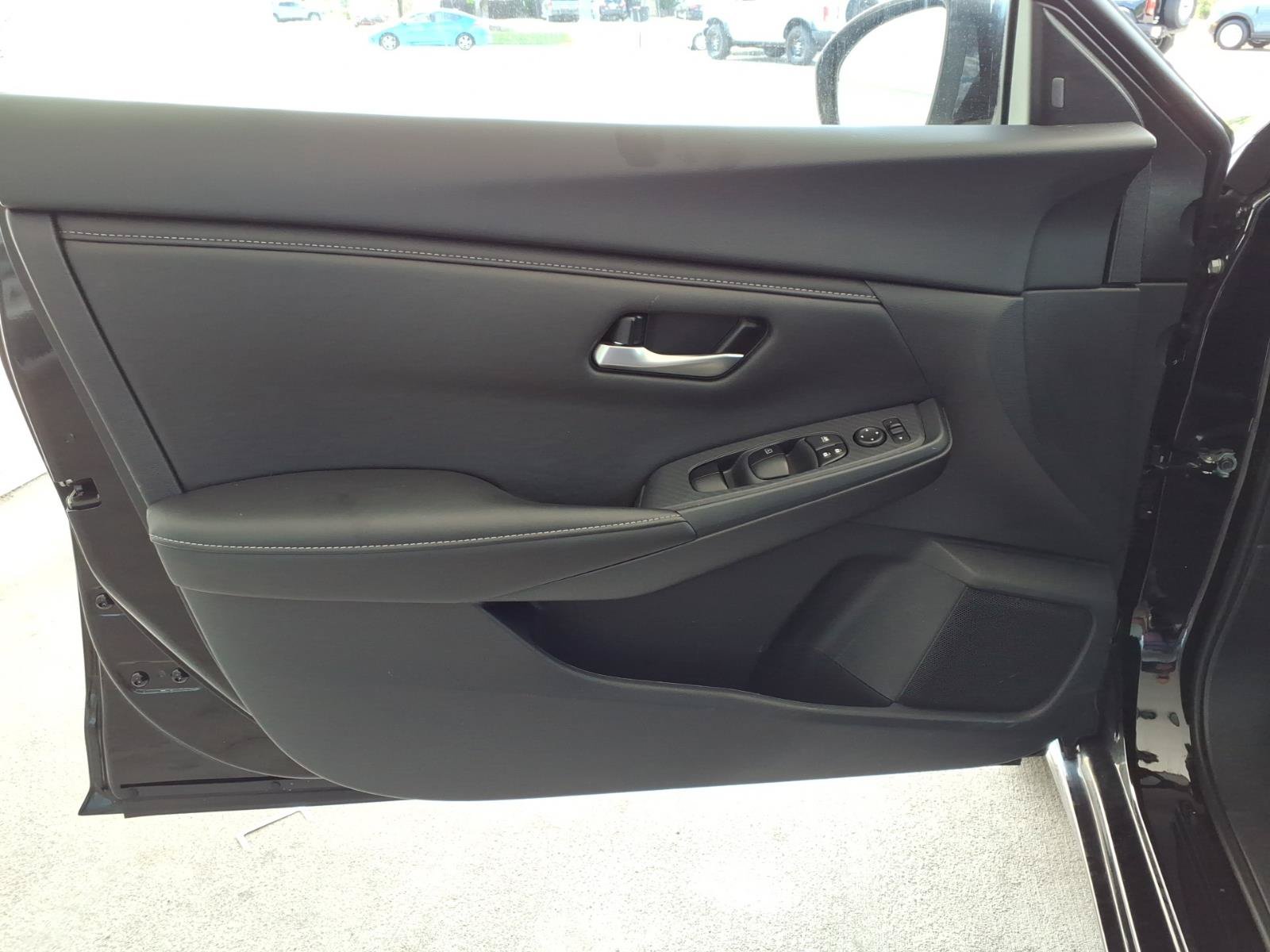 Used 2025 Nissan Sentra SV FWD image 4