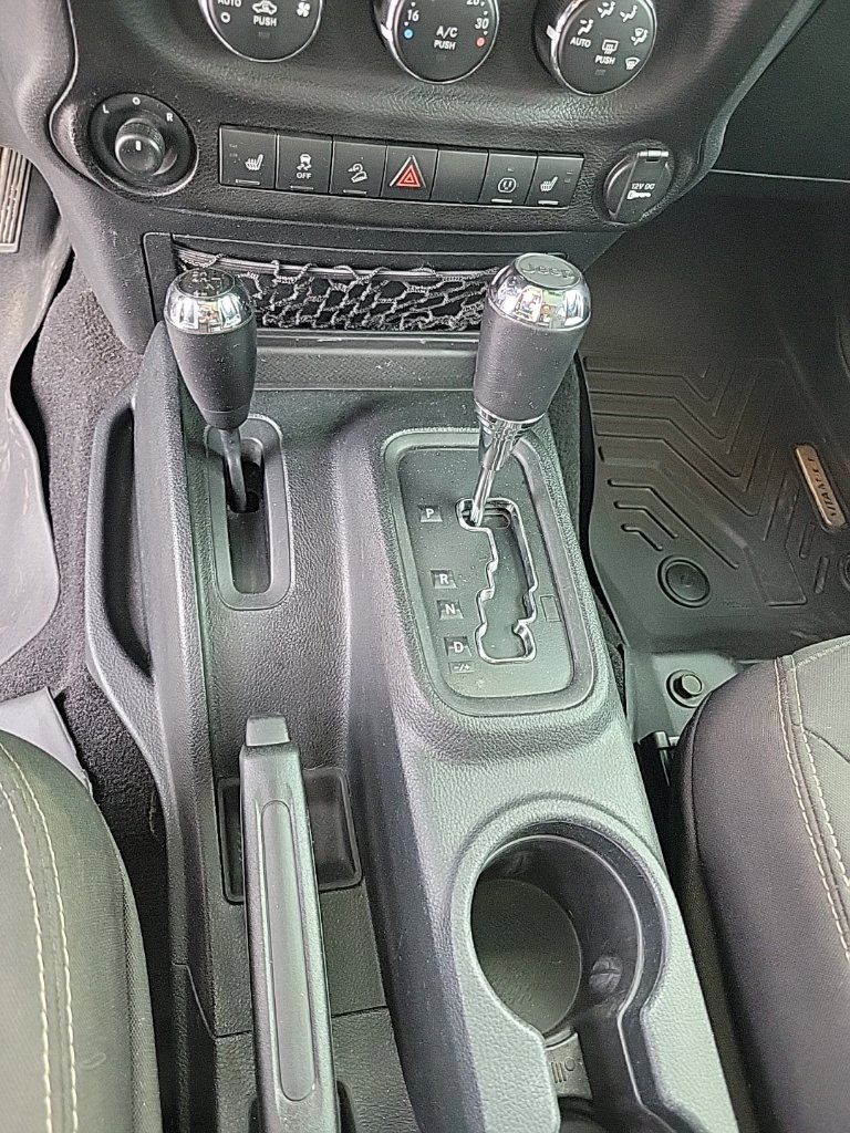Used 2018 Jeep Wrangler Unlimited Sahara w/ Dual Top Group AWD/4WD image 14