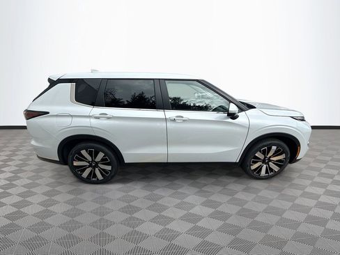 New 2026 Mitsubishi Outlander SE image 8