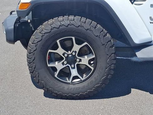 Used 2018 Jeep Wrangler Unlimited Sahara AWD/4WD image 8