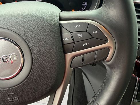 Used 2019 Jeep Grand Cherokee Limited AWD/4WD image 16