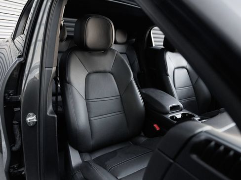 Certified 2022 Porsche Cayenne Coupe AWD/4WD image 33