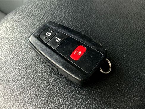 Used 2021 Toyota RAV4 XLE FWD image 14