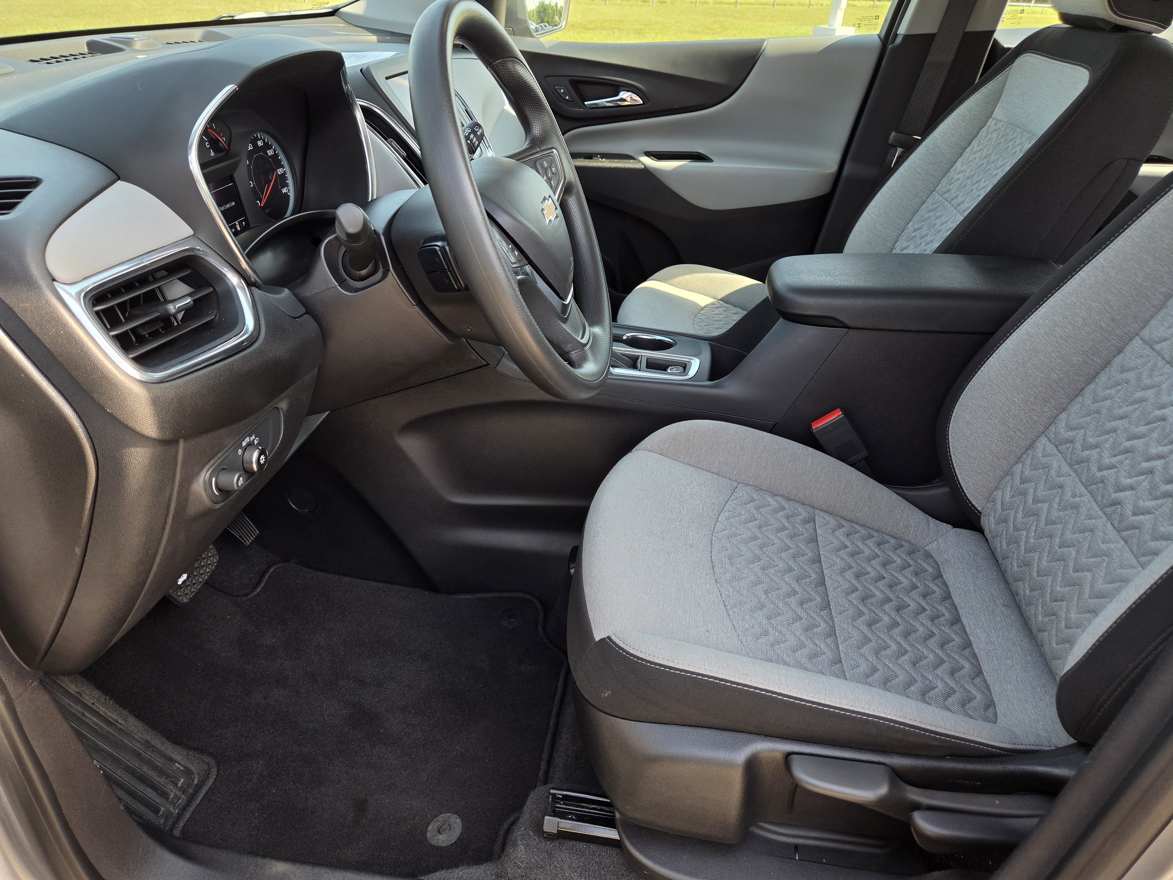 Used 2024 Chevrolet Equinox LS w/ Driver Confidence II Package FWD image 23