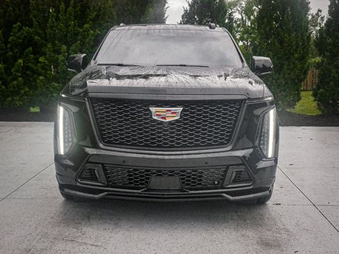 Used 2026 Cadillac Escalade V AWD/4WD image 3