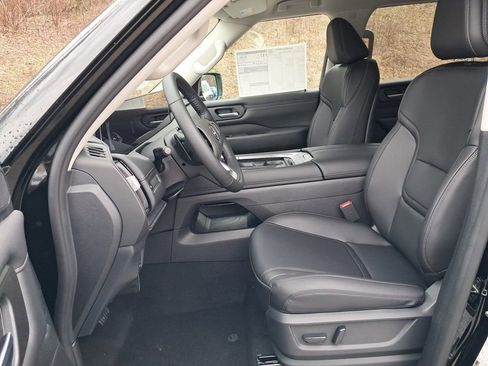 New 2025 Nissan Armada SV image 10