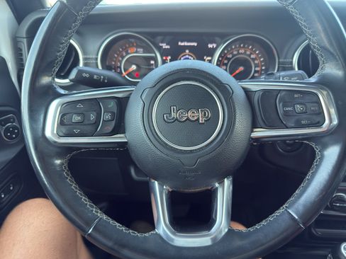 Used 2018 Jeep Wrangler Unlimited Sahara AWD/4WD image 15
