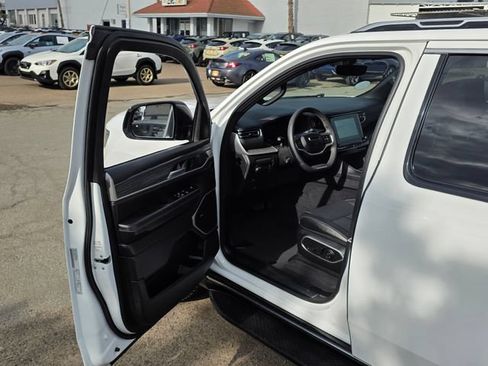 Used 2024 Jeep Wagoneer Series II w/ Flexible Seating Group RWD image 43