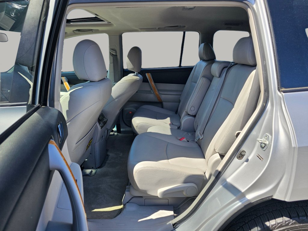 Used 2010 Toyota Highlander Limited w/ Extra Value Pkg 3 AWD/4WD image 26
