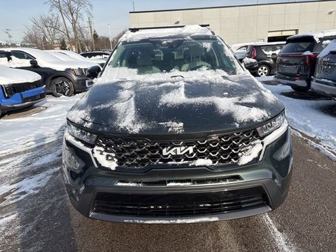 Certified 2022 Kia Sorento S w/ Panoramic Sunroof Package image 2