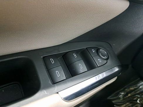 Used 2025 Chevrolet Traverse LT image 20