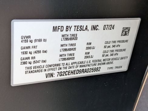 Used 2024 Tesla Cybertruck AWD Crew Cab image 40
