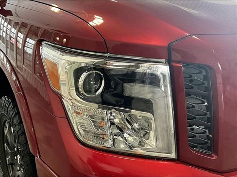 Used 2018 Nissan Titan PRO-4X w/ Pro-4x Convenience Package image 32
