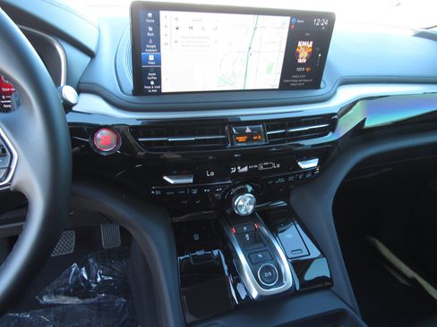 Certified 2025 Acura MDX SH-AWD w/ Technology Package image 20