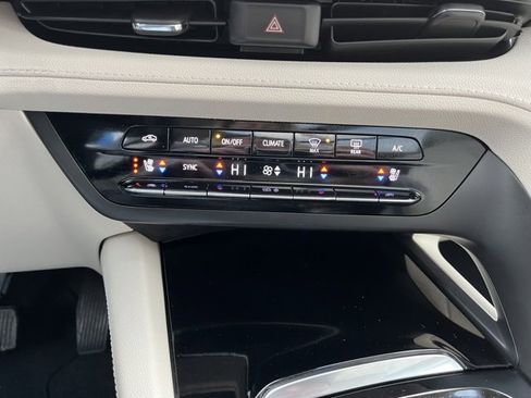 Used 2022 Buick Envision Avenir w/ Technology Package II image 35