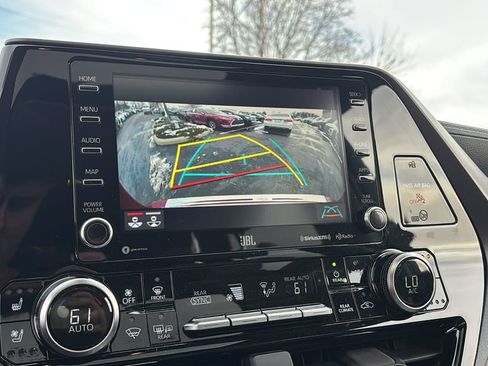 Used 2020 Toyota Highlander Limited image 22