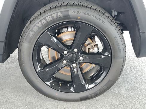 Certified 2024 Jeep Grand Cherokee L Limited w/ Black Appearance Package image 7