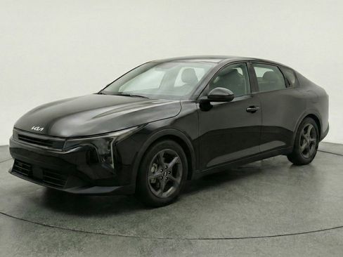 Used 2025 Kia K4 LXS image 3