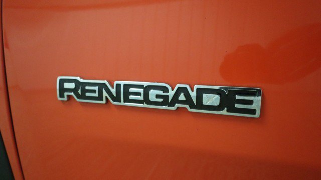 Used 2015 Jeep Renegade Latitude FWD image 21